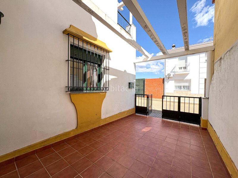 Foto d080cd41-677f-43b3-9b54-4d1a7e323469. Casa adossada a Albuera (La)