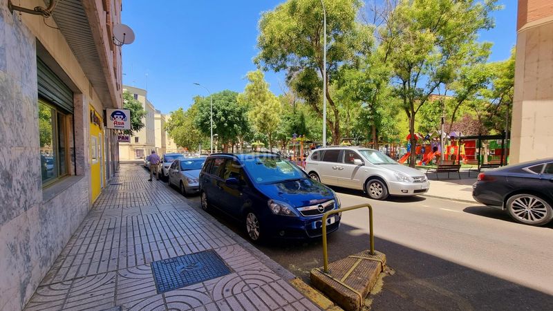 Foto c1821902-1cd5-4c94-80f8-167ef1434e0e. Local comercial a Pardaleras Badajoz