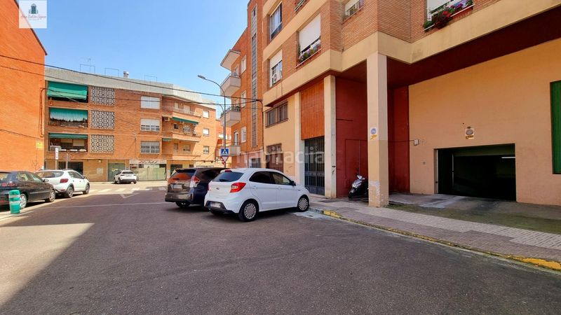Foto b765e625-4b9e-471f-b4b2-c105cbc417c4. Aparcament cotxe a La Estación Badajoz