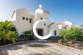 Xalet  El almendro. Se vende villa en el madroal