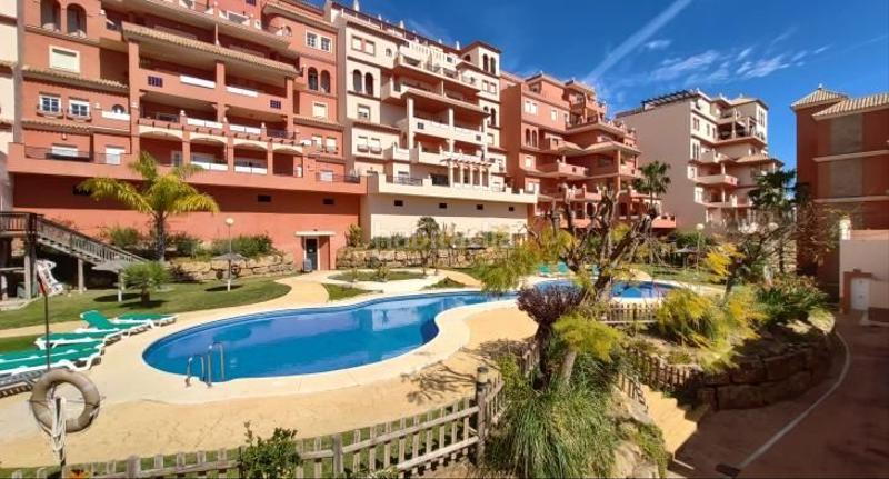 Foto 5b3bbf10-e9b1-43bf-ac70-5b463e63ea98. Apartamento ddh657 en La Duquesa Manilva