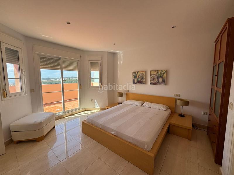 Foto 1a1ae674-a8e4-43ae-91e4-a82a9352c769. Duplex con riscaldamento piscina in La Duquesa Manilva