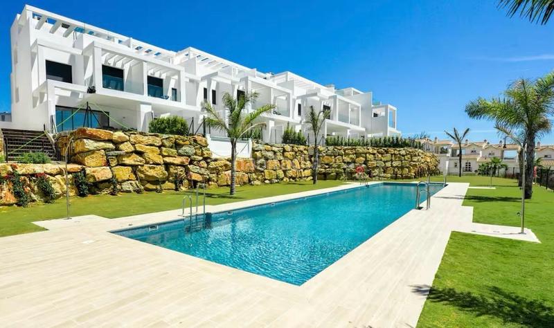 Foto 9c89a94e-543c-43fc-91a9-35865c1ae873. Casa adossada amb calefacció piscina a Chullera Manilva