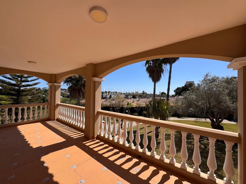 Foto b9e30ad8-e396-45a2-9607-80338ac7af98. Casa amb calefacció aparcament piscina a Los Llanos Estepona