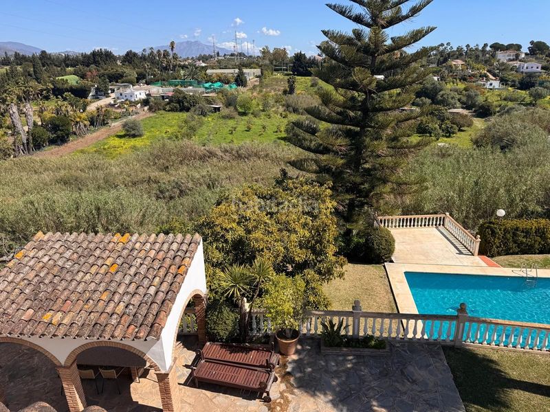 Foto bb5b9d1c-5392-41f7-8b54-21894e2d8d56. Casa amb calefacció aparcament piscina a Los Llanos Estepona