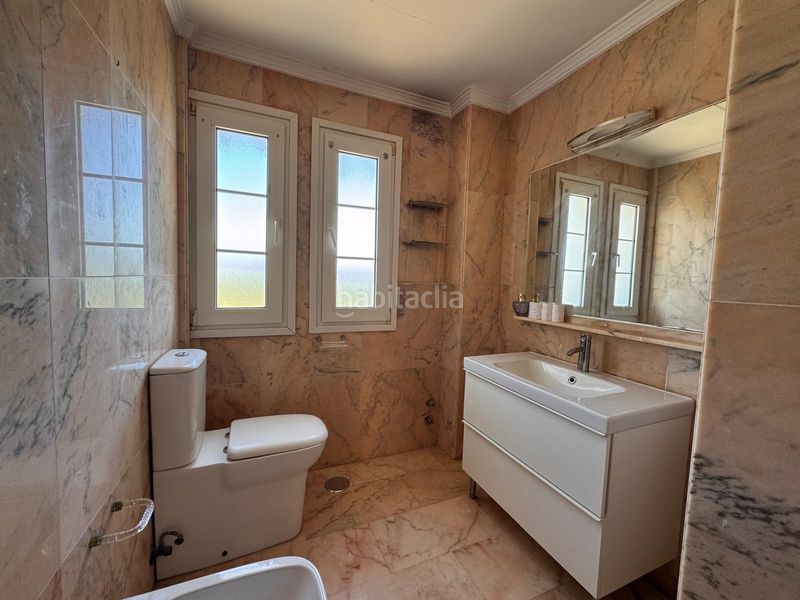 Foto f530682e-d862-4b19-ad31-3b1c82bb4561. Casa amb calefacció aparcament piscina a Los Llanos Estepona