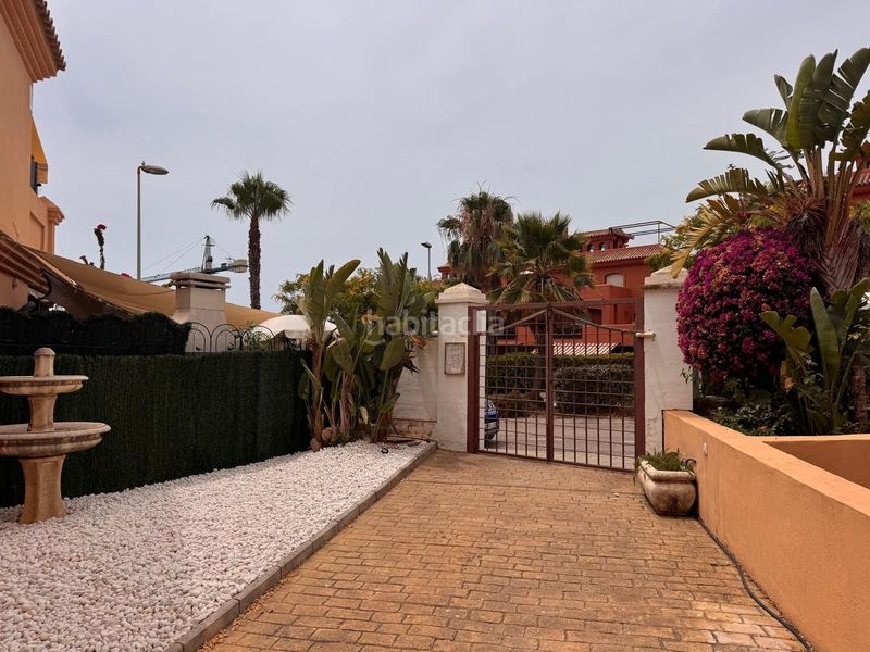 Foto 73fd13dc-9fa2-4de8-9cd7-2e9e6eae2f79. Casa adossada amb calefacció aparcament piscina a Estepona