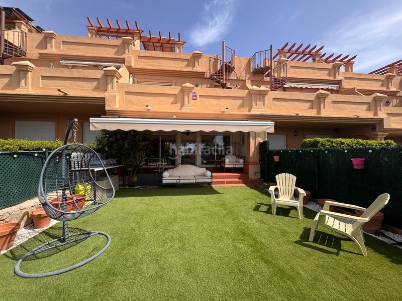 Foto e3957b3d-031a-41bb-82f1-50888858daa9. Casa adossada amb calefacció aparcament piscina a Estepona