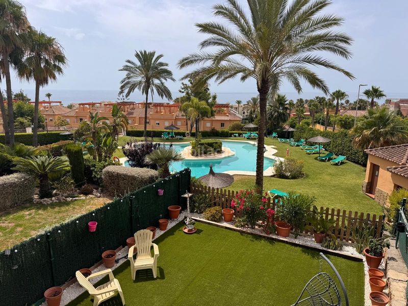 Foto f68e9d5e-be1f-480a-adc3-df4cdd7e7c7a. Casa adossada amb calefacció aparcament piscina a Estepona
