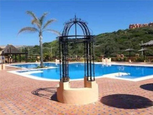 Foto e5b939e1-f352-43cf-8a83-e7b8536259ee. Apartament amb calefacció piscina a La Duquesa Manilva