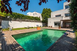 Doppelhaus  Avinguda montbui. Chalet pareado con piscina de ensueño en urb font dels enamorats