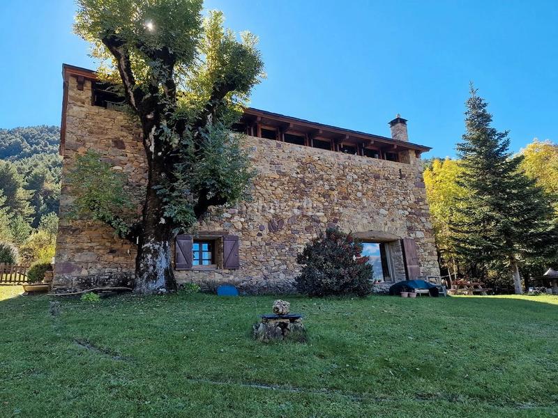 Foto 021fc8e6-35ff-43e8-8444-a12bd3407b54. Casa amb xemeneia calefacció aparcament a Benasque