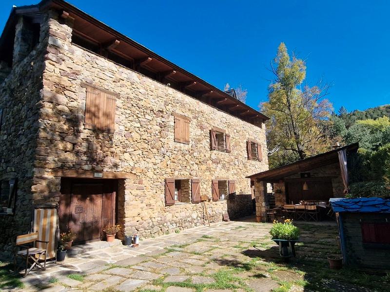 Foto 2260a630-8f66-4aff-a3e1-e00a656f424a. Casa amb xemeneia calefacció aparcament a Benasque