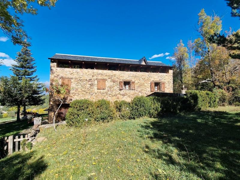 Foto 841e758e-9108-430d-8dc3-b03f1c9c5c19. Casa amb xemeneia calefacció aparcament a Benasque