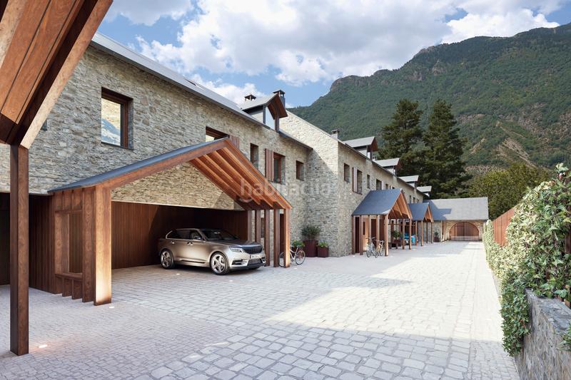 Foto 4bdf3c1a-4d2e-40c5-8536-bd0cf0180446. Casa adossada a calle general ferraz 18 a Benasque