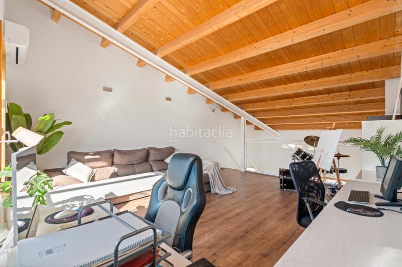 Foto 03586f79-9ea3-464b-aefc-afdd3cc49298. Casa adossada amb calefacció aparcament a Progrés - Pep Ventura Badalona