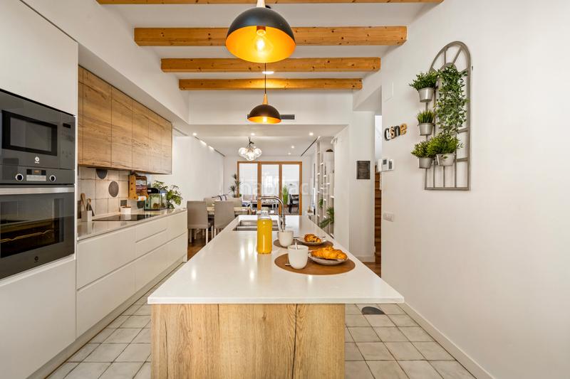 Foto 21ed76ef-f7b9-42e8-a667-aea4fdc2dcd5. Casa adossada amb calefacció aparcament a Progrés - Pep Ventura Badalona