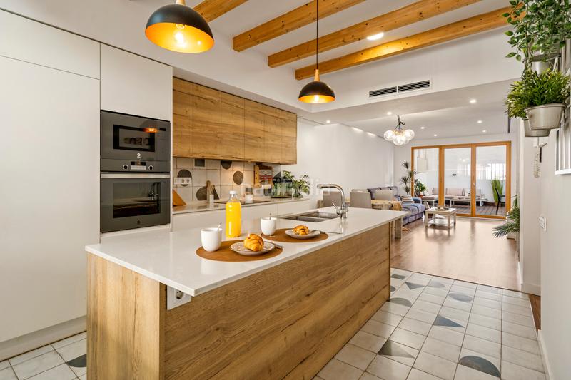 Foto 595d1b55-2326-4cfa-a663-48305377f510. Casa adossada amb calefacció aparcament a Progrés - Pep Ventura Badalona