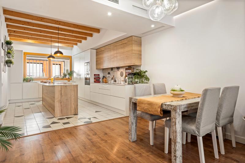 Foto e8a46013-070f-4ae0-adcd-e096fffa63b5. Casa adossada amb calefacció aparcament a Progrés - Pep Ventura Badalona