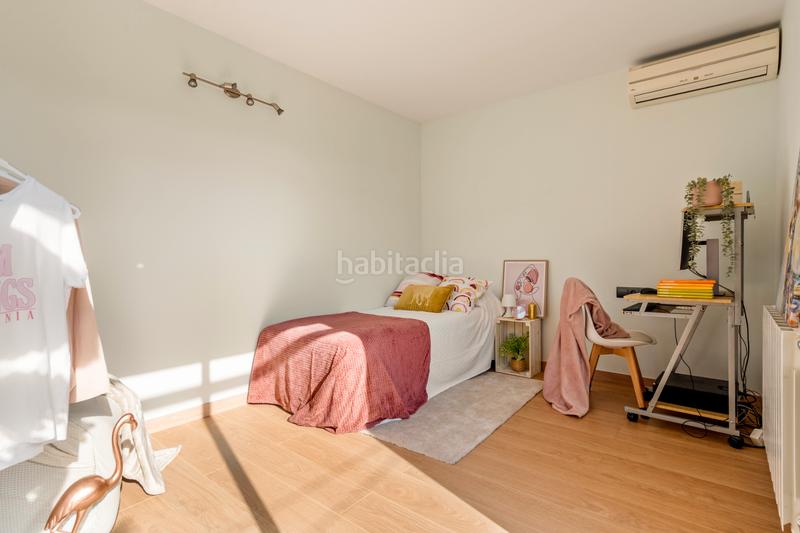 Foto 9488934b-b78e-4e90-b678-26d8b64aa3f5. Zweistöckige wohnung in carrer de joan abelló i bufí 4 in Terrassa