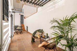 Planta baixa  Carrer d'arqu�medes. Planta baja con patio y 3 dormitorios en ca n'aurell terrassa