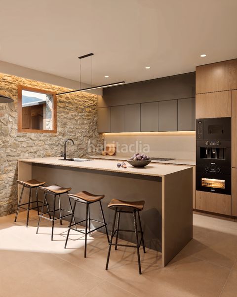 Foto 8a4d8917-7635-4aff-a8d1-8076b963589a. Casa adossada a calle general ferraz 18 a Benasque