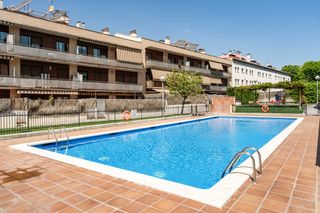 Piso  Carrer de guip�scoa. Piso de dos dormitorios con piscina y terraza en zona comunitari