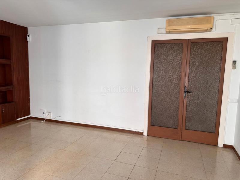Foto d83d9b27-5ab9-4a19-91ba-aacf22226656. Piso  soleado, amplio con patio en el barri Centre de l'hospitalet en Hospitalet de Llobregat (L´)