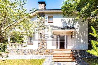 Chalet  Urbanització pinars del bado. En venta magnífico chalet con jardín en entorno natural.