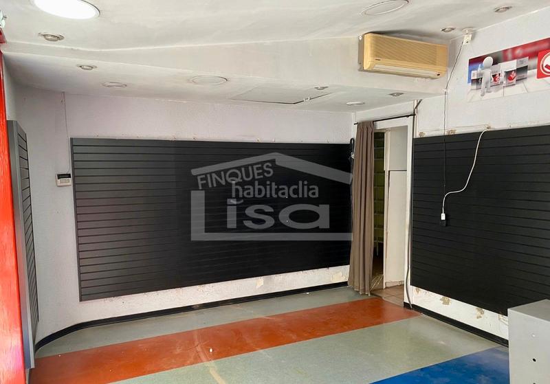 Foto cf063cc4-d5c0-4cb5-b573-b4af976c0412. Local comercial a Baix Guinardó Barcelona