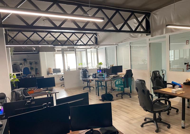 Foto f0b42248-0619-47cc-8f50-41b760826535. Oficina a Poblenou Barcelona