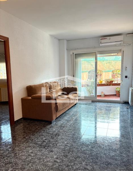 Foto e700f541-f461-41d3-9ee5-599e70d0668e. Piso ¡¡junto al ajuntament dEl Clot!! en El Clot Barcelona
