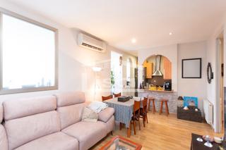 Appartement  Carrer de sardenya. ¡piso alto con encanto en venta!