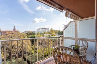 Piso  Carrer de taxdirt. Vivir en familia con estilo