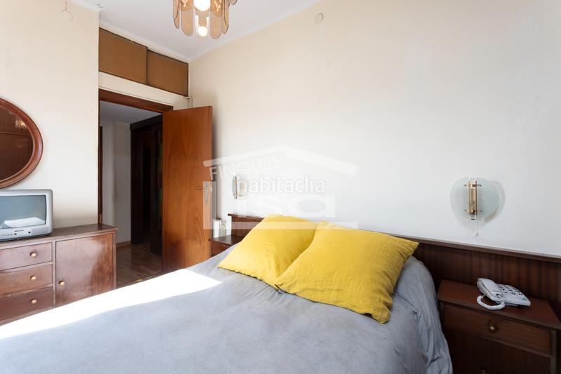 Foto b4254b9d-3c26-4c59-bbd0-c10209d792d9. Etagenwohnung mit heizung in Baix Guinardó Barcelona