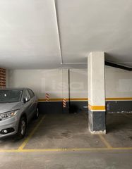 Aparcament cotxe  Carrer de c�rsega. Plaza de parking para coche peque�o en c�rsega