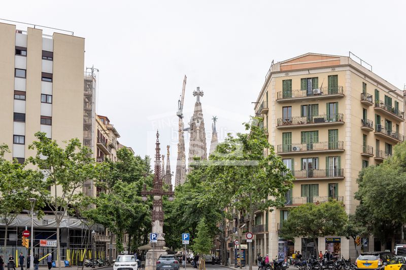 Foto 8af15a25-e669-4414-a724-8c7d3b239dc2. Pis a Sagrada Família Barcelona