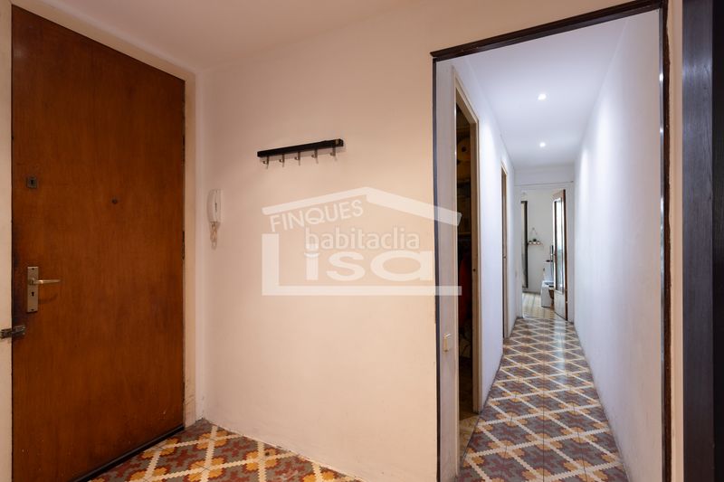 Foto d0493b70-be52-4fc1-92ab-3d3a898991c9. Pis a Sagrada Família Barcelona