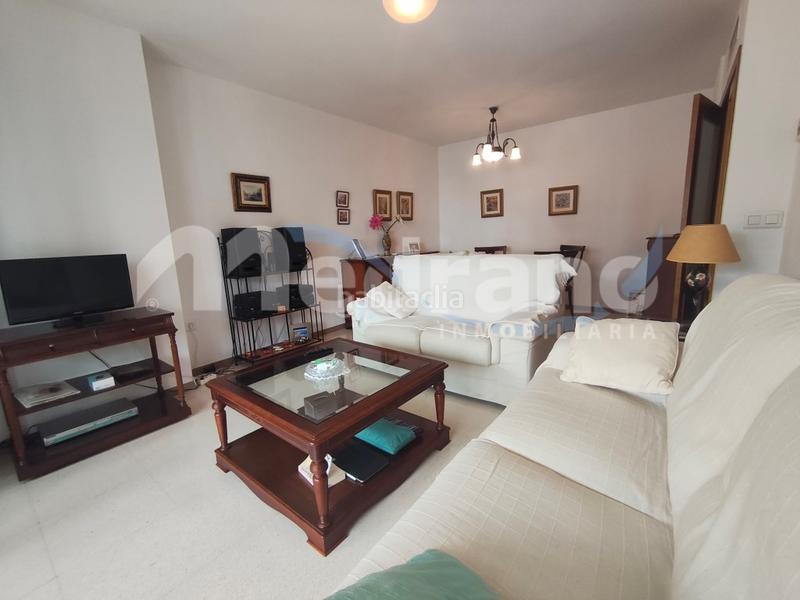 Foto ad7afb93-39e6-49ea-a050-a45c022dc26e. Piso  de 2 dormitorios en playa de poniente, en Benidorm