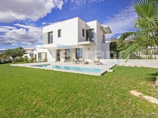 Casa  Calle praga. Villa de obra nueva en venta en golf bahía
