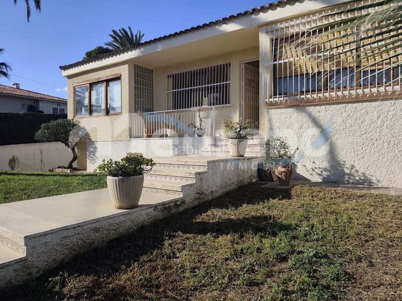 Foto 2ed8e3ef-30d0-40ff-8d74-e0749124ed40. Xalet amb aparcament piscina a Urbanizaciones Benidorm