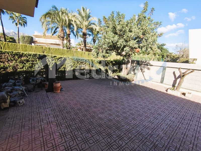 Foto 3a3e9d3d-29d3-438e-8dc6-dd0c6f7bcb01. Xalet amb aparcament piscina a Urbanizaciones Benidorm