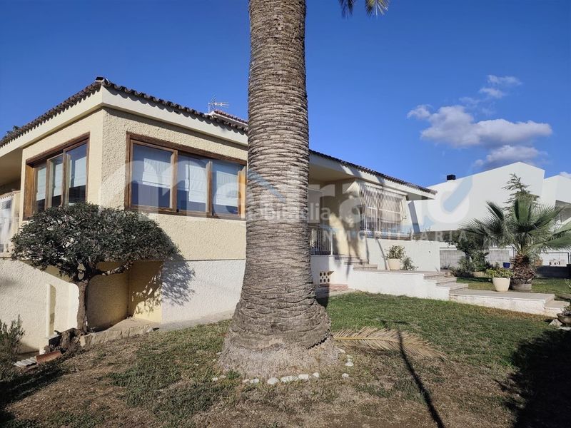 Foto b3fd81b1-4fe0-4fc3-8f31-cc41213133a7. Xalet amb aparcament piscina a Urbanizaciones Benidorm