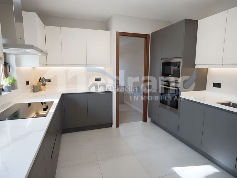 Foto dce0e69f-ca67-4cf0-a4f3-d462e5377c4e. Xalet amb aparcament piscina a Urbanizaciones Benidorm