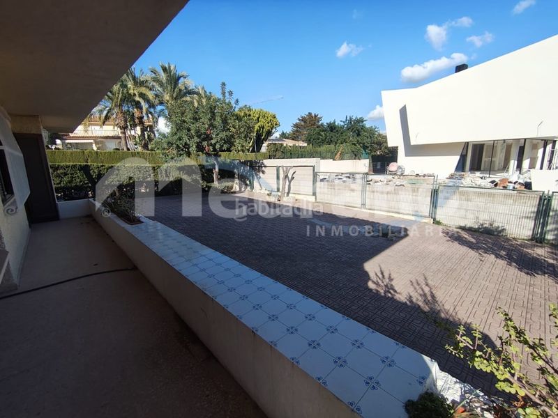 Foto e21b382d-421e-4a08-a3a4-5578acde4610. Xalet amb aparcament piscina a Urbanizaciones Benidorm