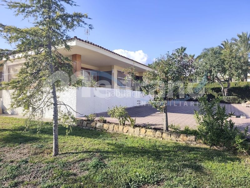 Foto f508b302-629c-48be-b33b-e89a5547df88. Xalet amb aparcament piscina a Urbanizaciones Benidorm