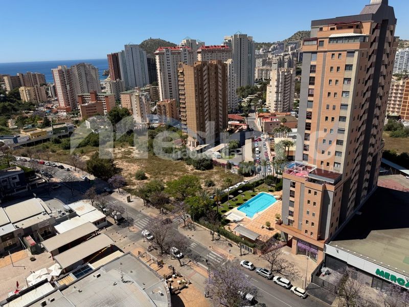 Foto 1c5f9106-7abb-4225-a1d5-7882c318b4f9. Pis amb aparcament piscina a Playa Poniente Benidorm
