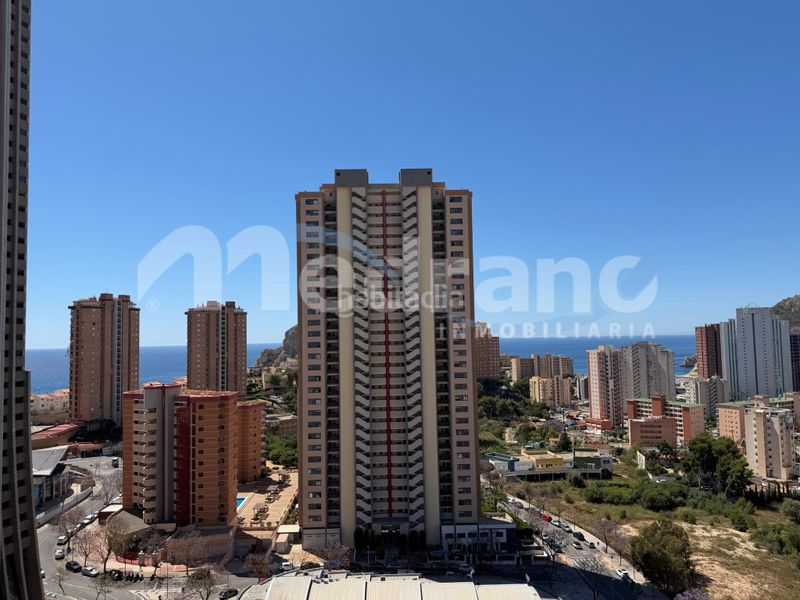 Foto dce303bb-d993-44e2-b821-092686a383a9. Pis amb aparcament piscina a Playa Poniente Benidorm