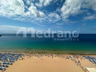 Piso en Playa Levante. Se vende amplio piso 1º linea playa de levante, benidorm
