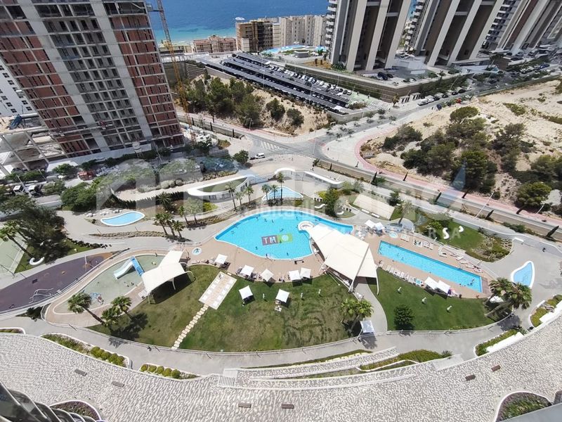 Foto 2ea26b4d-ed50-4f25-aad1-b4feeff6c68a. Pis amb calefacció aparcament piscina a Playa Poniente Benidorm